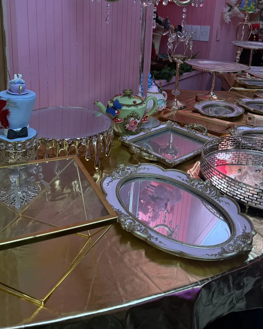 Candelabros de cristal y bandejas vintage